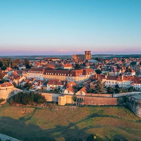 Appartement Au Centre-Ville Avec Cour Langres Kültér fotó