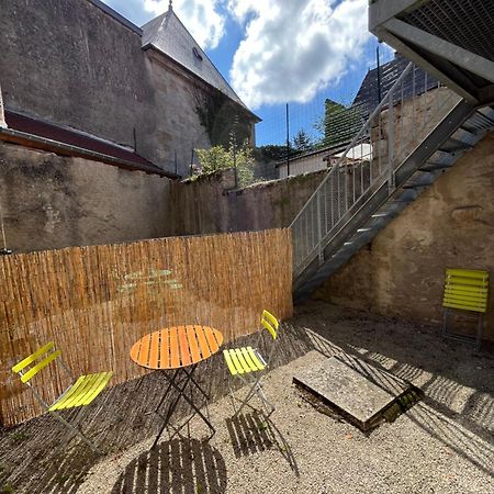 Appartement Au Centre-Ville Avec Cour Langres Kültér fotó