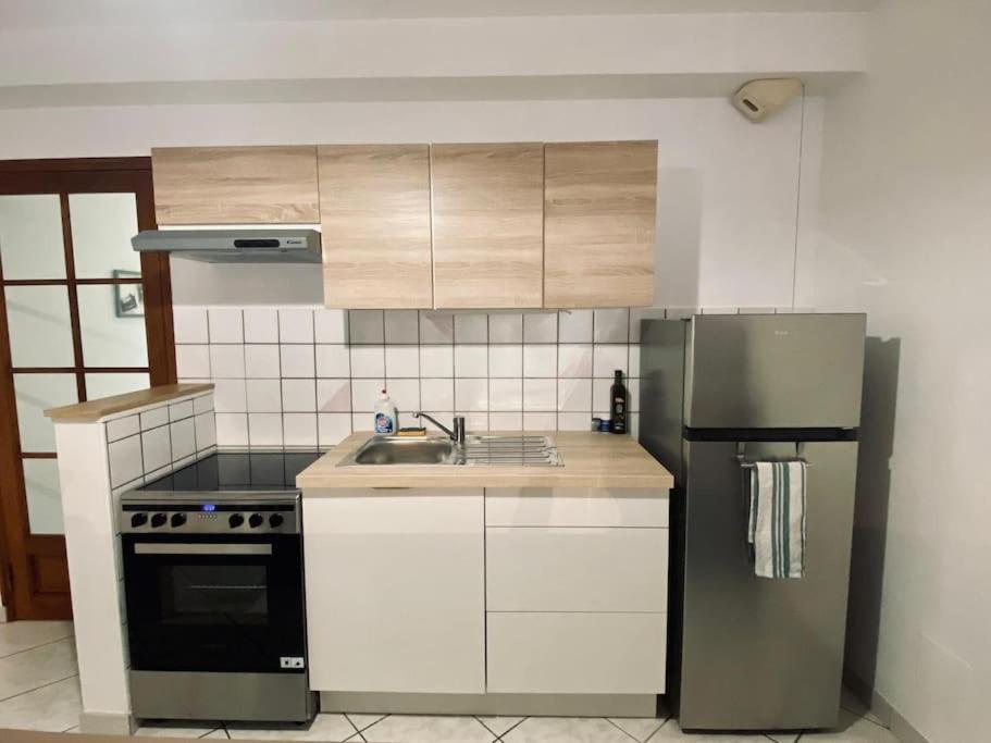 Appartement Au Centre-Ville Avec Cour Langres Kültér fotó