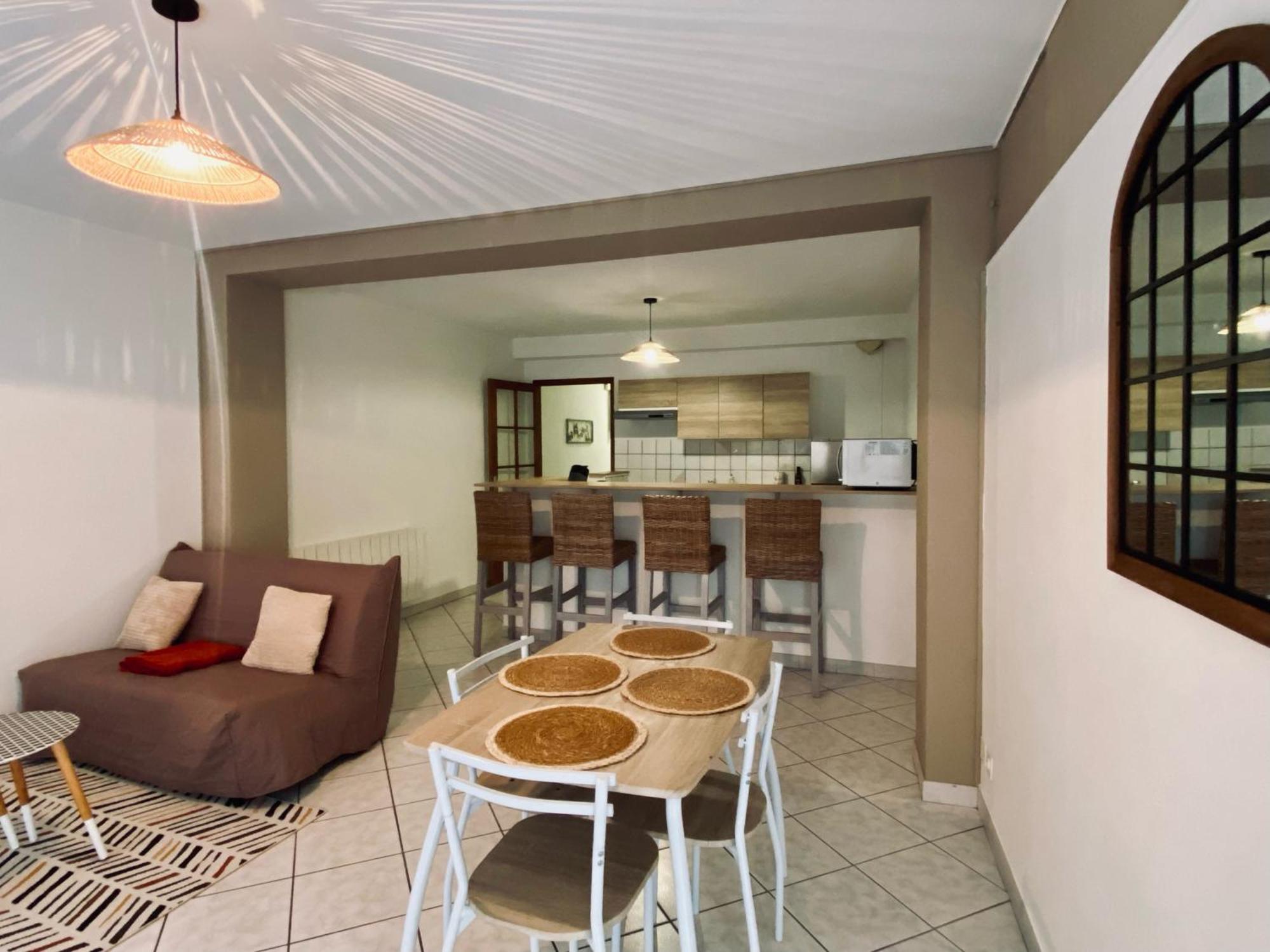 Appartement Au Centre-Ville Avec Cour Langres Kültér fotó