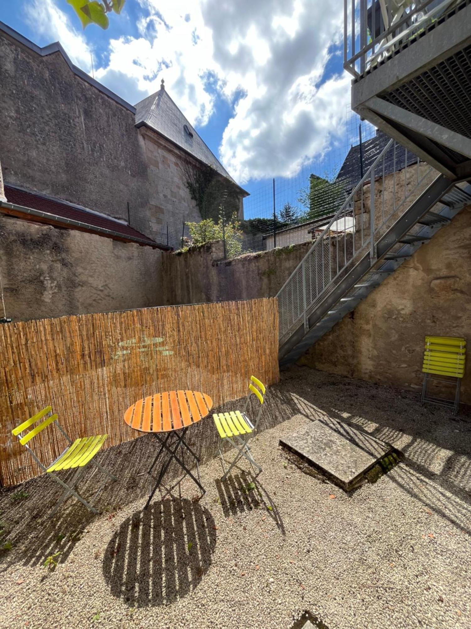 Appartement Au Centre-Ville Avec Cour Langres Kültér fotó